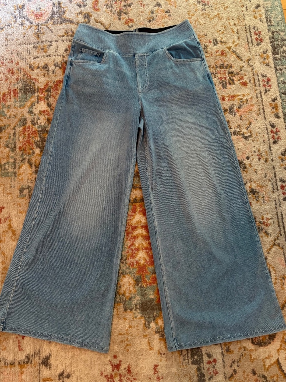 Halara wide leg petite pull-on jeans, size large.